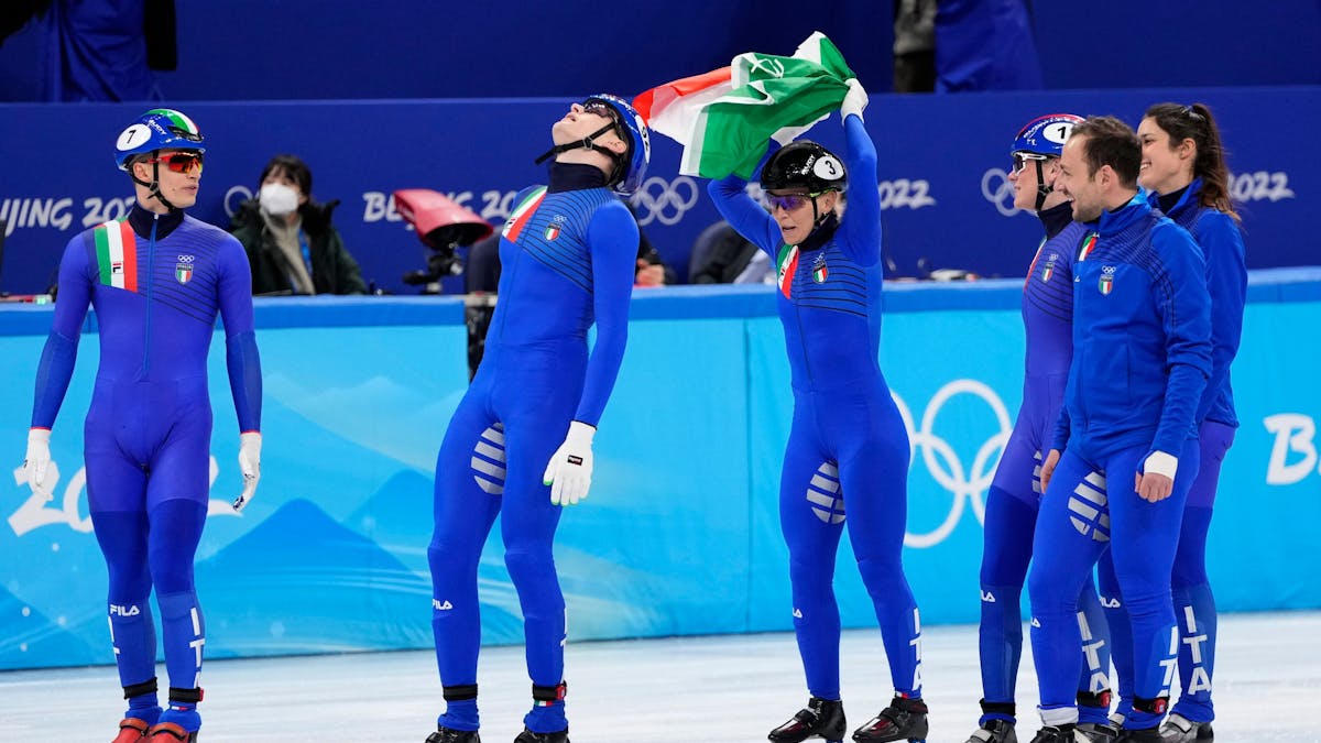 Eisschnelllauf: Bereits am ersten Tag der Medaillenentscheidungen bei Olympia 2022 in Peking holte sich Italien die erste Medaille.