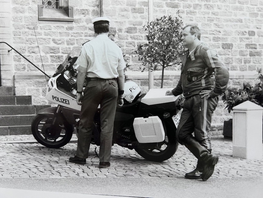 Rolf Rtangenberg (r.) in den 1980er Jahren als Motorradpolizist.