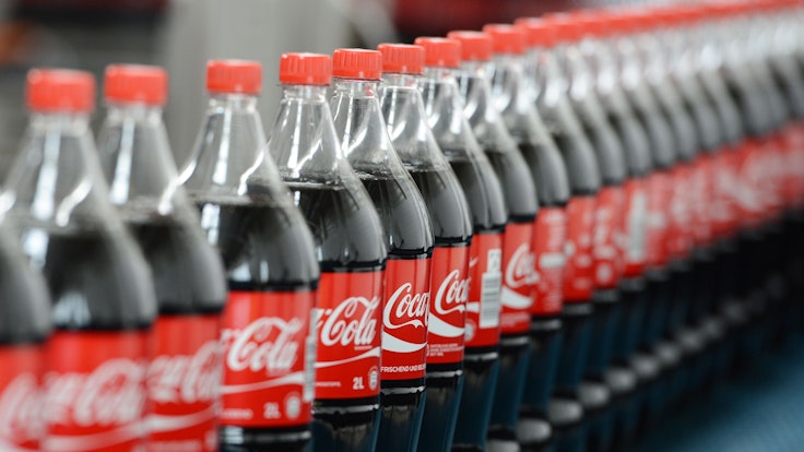 Coca-Cola ändert eine Kleinigkeit an den Flaschen. Hier ein Symbolfoto vom 21. August 2013.