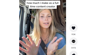 TikTok-Star Abigail Martin beantwortet in ihrem Video vom 07. Februar 2022 die Frage eines Abonnenten und berichtet davon, wie viel und womit genau sie Geld verdient.