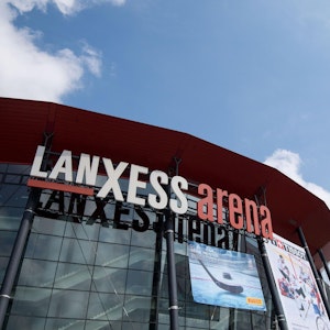 Die Lanxess-Arena in Köln (Nordrhein-Westfalen), aufgenommen am 03.05.2017. Hier findet am 05.05.2017 das Eröffnungsspiel der Eishockey-WM statt. Die WM wird in Köln und Paris ausgetragen. Foto: Marius Becker/dpa +++(c) dpa - Bildfunk+++