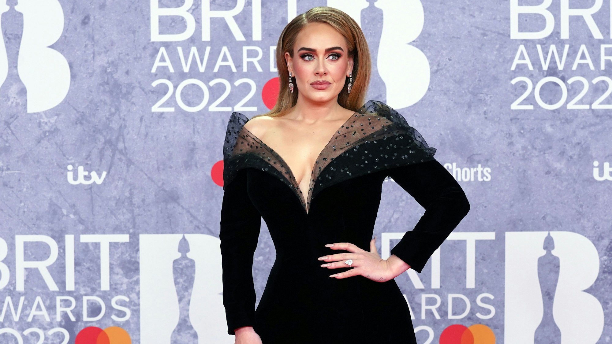 In einem Interview gab Sängerin Adele, hier bei den Brit Awards 2022 in London, bekannt, sich ein weiteres Kind zu wünschen.