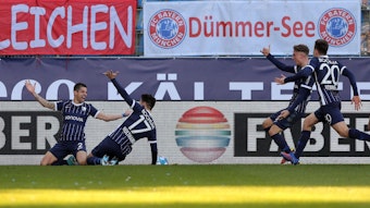 Der VfL Bochum jubelt nach einem Tor gegen Bayern München.