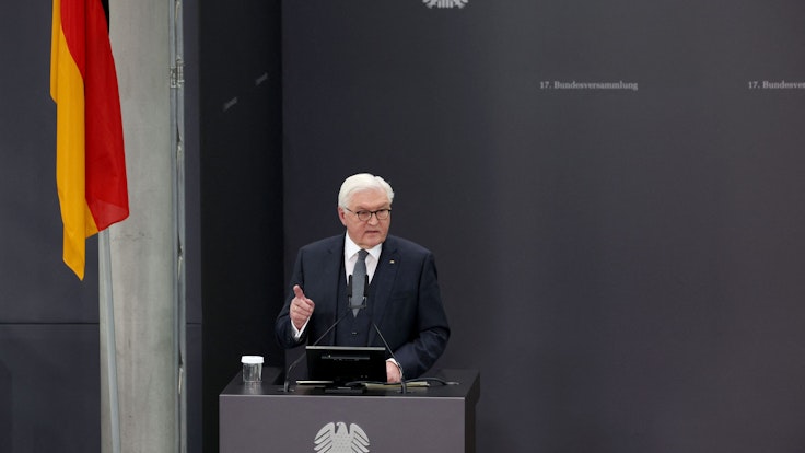 Frank-Walter Steinmeier, der neue alte Bundespräsident, spricht nach seiner Wahl am Sonntag (13. Februar) im Paul-Löbe-Haus in Berlin.