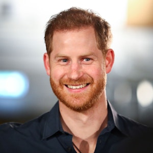 Der britische Prinz Harry lächelt im Februar 2020 in den Abbey Road Studios in die Kamera.