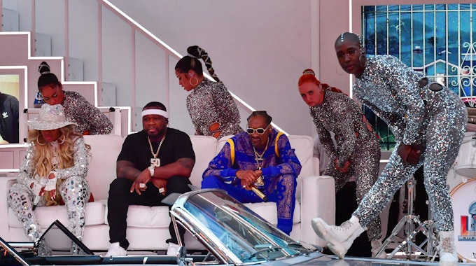 Mary J. Blige, Rapper 50 Cent und Rapper Snoop Doggbeim Super Bowl.