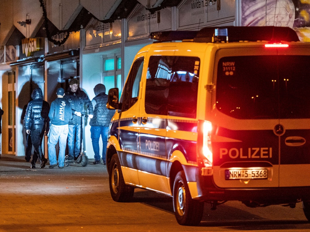 Die Polizei patroulliert nachts im Görlinger Zentrum.