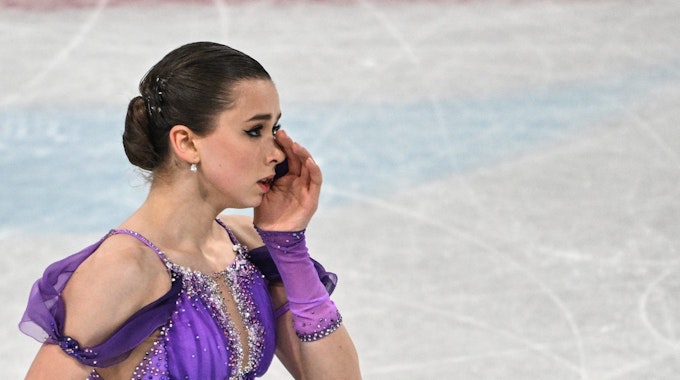 Kamila Walijewa vom Russischen Olympischen Komitee reagiert nach ihrem Auftritt.