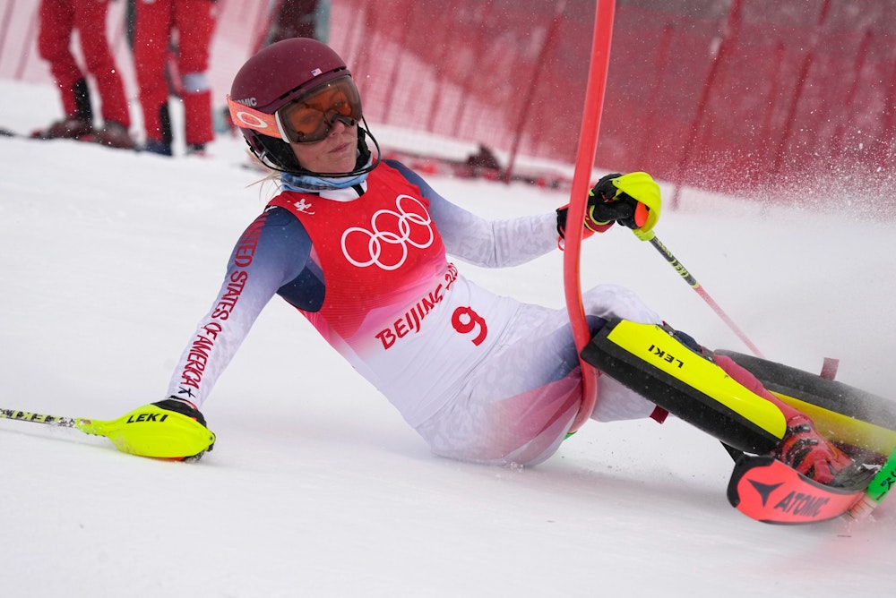 Olympia, Ski Alpin, Kombination, Damen, Slalom, im Nationalen Ski-Alpin-Zentrum, Mikaela Shiffrin aus den USA stürzt.