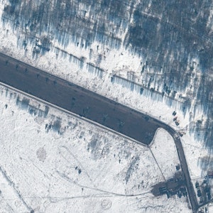 Militärhubschrauber auf dem Flugplatz Zyabrovka in Weißrussland.