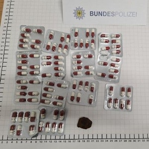 Drogen, die die Bundespolizei in der Hose eines 18-Jährigen fand.