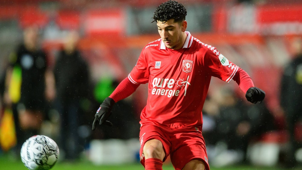 Dimitrios Limnios spielt für Twente Enschede gegen Vitesse Arnheim.