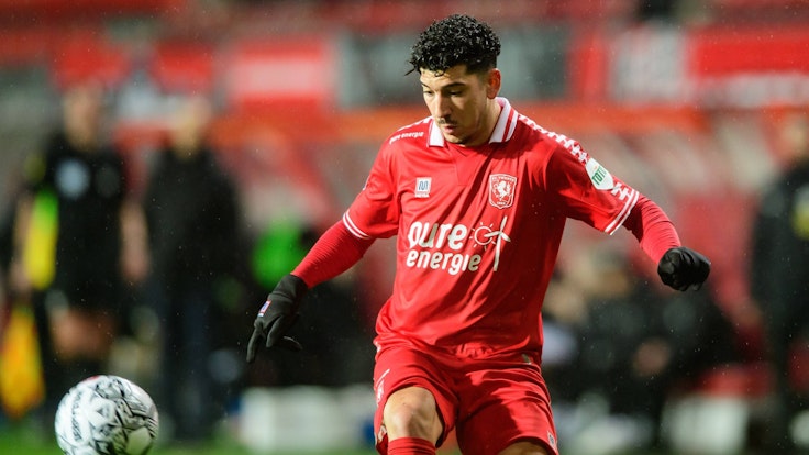 Dimitrios Limnios spielt für Twente Enschede gegen Vitesse Arnheim.