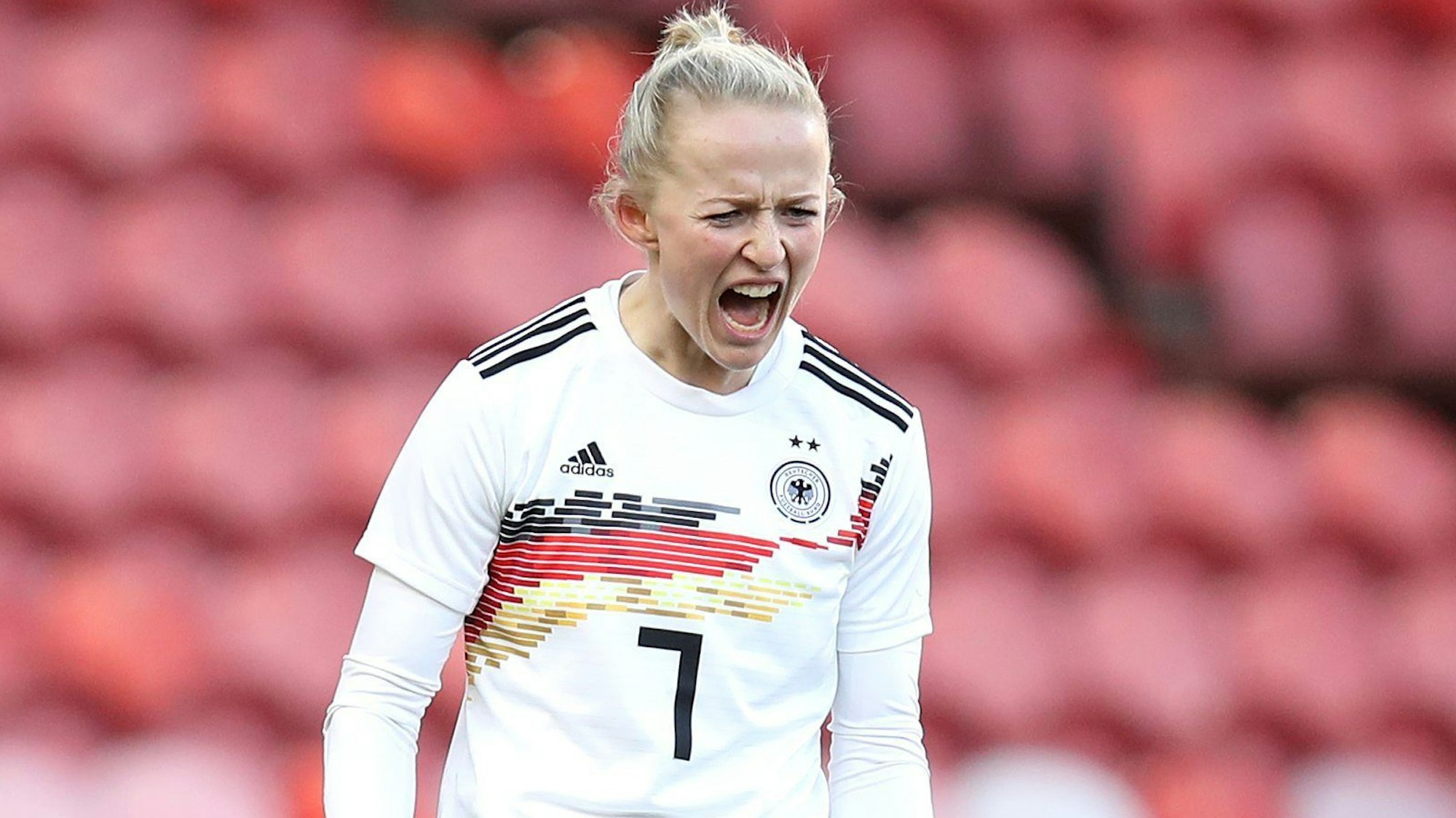 Lea Schüller jubelt im Frauen-Länderspiel zwischen Deutschland und Spanien.