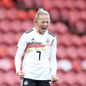 Lea Schüller jubelt im Frauen-Länderspiel zwischen Deutschland und Spanien.