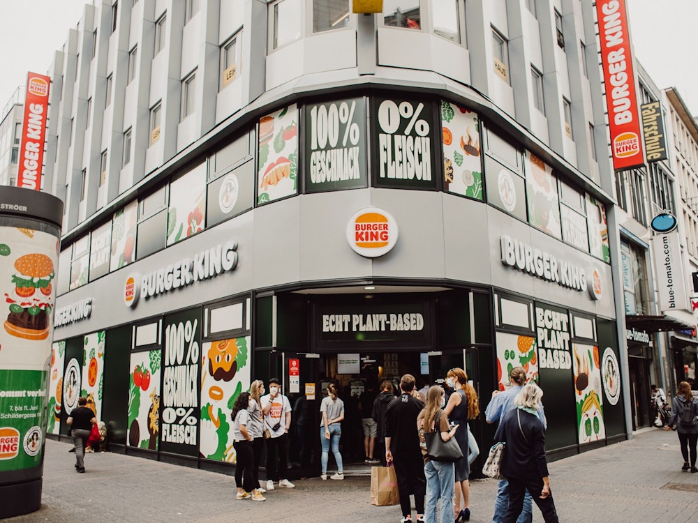 Im vergangenen Jahr eröffnete Burger King das weltweit erste Plant-based-Restaurant. Allerdings nur für kurze Zeit. Eine Werbung für eine fleischlose Burger-Variante sorgt derzeit für Wirbel.