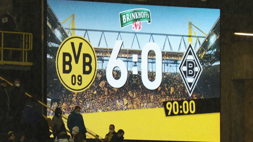 Die Anzeigetafel im Signal-Iduna-Park zeigt es an: Borussia Mönchengladbach ist am Sonntag (20. Februar 2022) im Bundesliga-Duell bei Borussia Dortmund ganz übel unter die Räder gekommen. Die Videowand zeigt das 6:0-Endergebnis