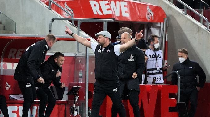 Steffen Baumgart jubelt über den Sieg des 1. FC Köln gegen Eintracht Frankfurt.