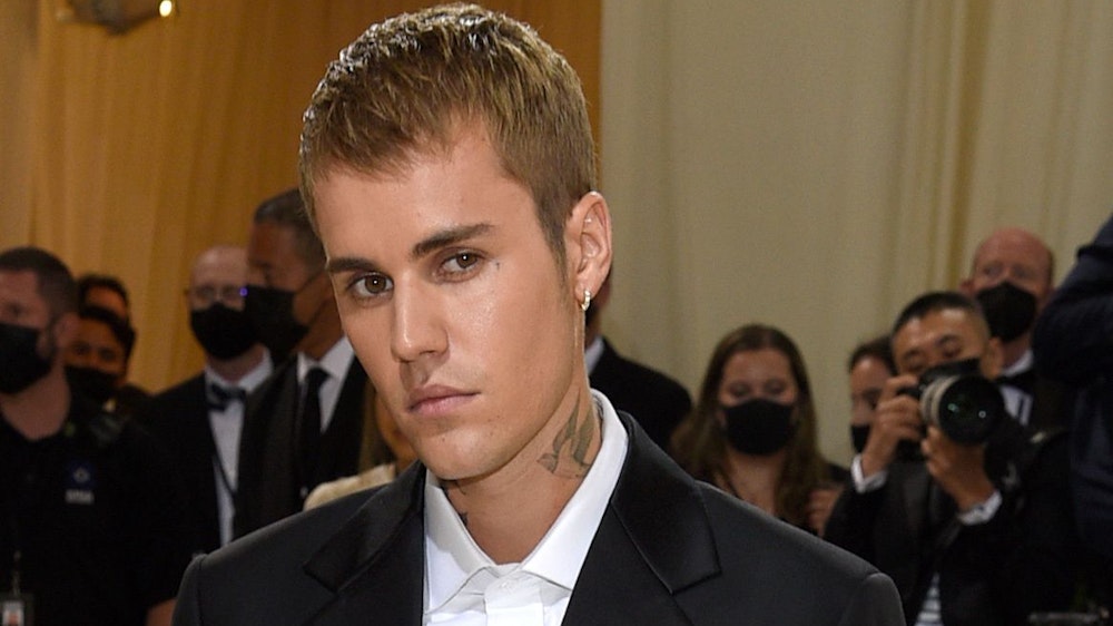 Justin Bieber kommt zur Benefizgala des Costume Institute des Metropolitan Museum of Art anlässlich der Eröffnung der Ausstellung "In America: A Lexicon of Fashion".