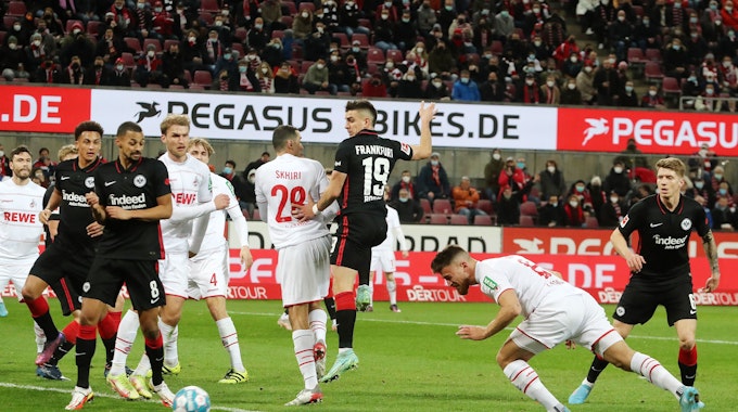 Salih Özcan und Ellyes Skhiri spielen für den 1. FC Köln gegen Eintracht Frankfurt.