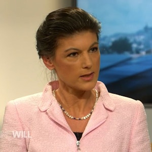 Anne Will (ARD) am 20.02.2022: Linken-Politikerin Sahra Wagenknecht machte mit ihren Thesen nicht nur den zugeschalteten SPD-Chef Lars Klingbeil "fassungslos".