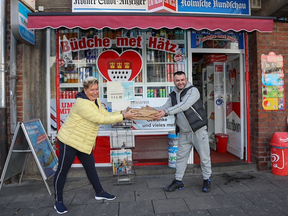 Kiosk-Chef Ali mit Marita Köllner