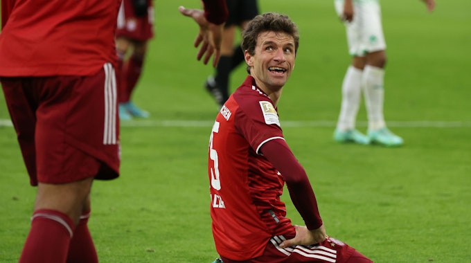 Thomas Müller vom FC Bayern München ärgert sich über eine vergebene Torchance.
