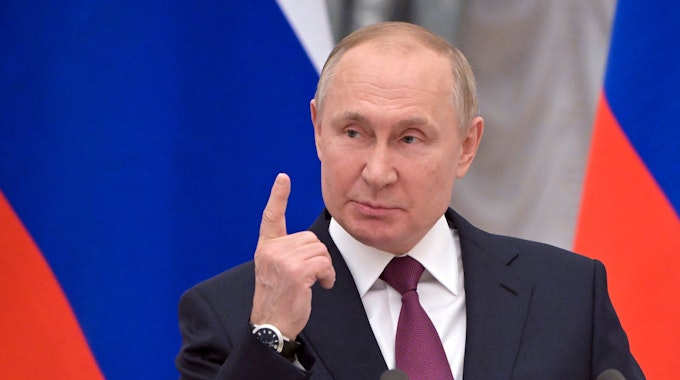 Wladimir Putin zeigt seinen Zeigefinger