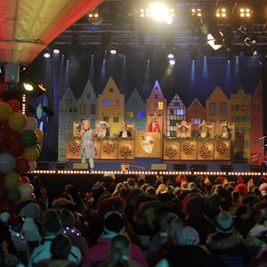 Blick auf die Bühne der ZDF-Mädchensitzung im Tanzbrunnen.