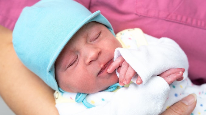 Glückwunsch und herzlich Willkommen! Baby Liam ist am 22.2.2022 um 2.22 Uhr an der Universitätsmedizin Halle zur Welt gekommen.