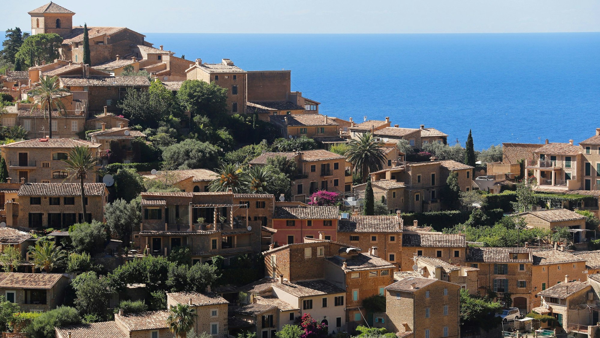 Blick auf das Dorf mit vielen deutschen Einwohnern oder Besitzern von Zweitwohnsitzen auf Mallorca.