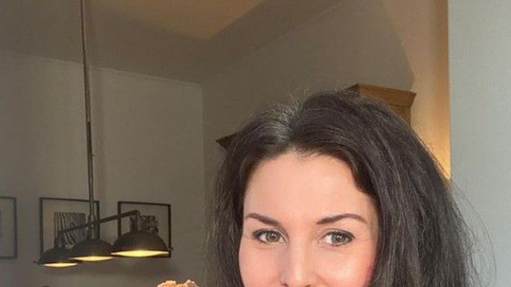 Vanessa Blumhagen, Promi-Expertin beim Sat.1-„Frühstücksfernsehen“, verzückt ihre Fans mit ihrem neuen Instagram-Foto. Dieses Foto hat sie am 21. Februar 2022 auf ihrem Instagram-Account hochgeladen.