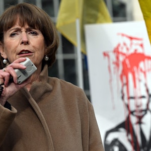 Die Kölner Oberbürgermeisterin Henriette Reker am 24.2. bei einer Demo in Köln gegen den Angriff Russlands auf die Ukraine.