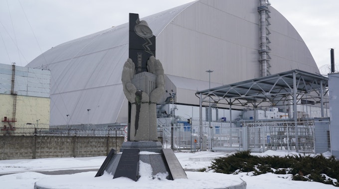 Nach der Eroberung des früheren Atomkraftwerks Tschernobyl in der Ukraine herrscht nun Uneinigkeit über die Strahlenwerte. Das Foto zeigt die Abdeckung des beschädigten Reaktors am 6. Februar 2022.