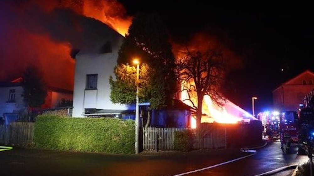 Wohnhaus in Flammen