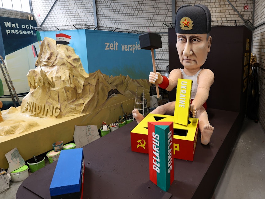 Karikatur von Wladimir Putin auf einem Wagen des Kölner Karnevals.