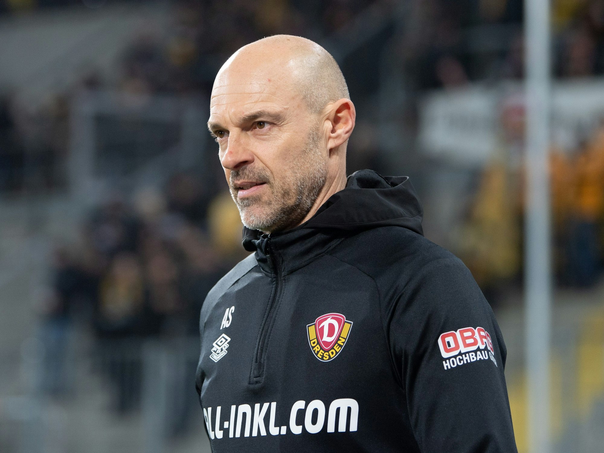 Trainer Alexander Schmidt beim Spiel gegen Darmstadt an der Seitenlinie