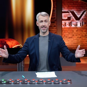 Sebastian Pufpaff am 10. November 2021 in der ProSieben-Comedyshow „TV Total“ in Köln. In der Sendung vom 2. März thematisierte er den Ukraine-Krieg.