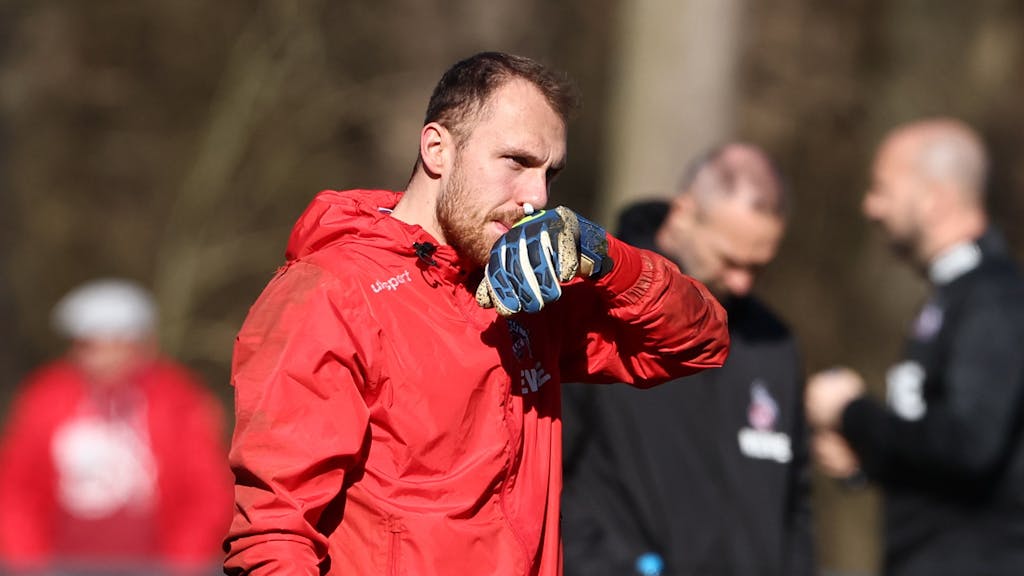 Marvin Schwäbe trainiert beim 1. FC Köln.