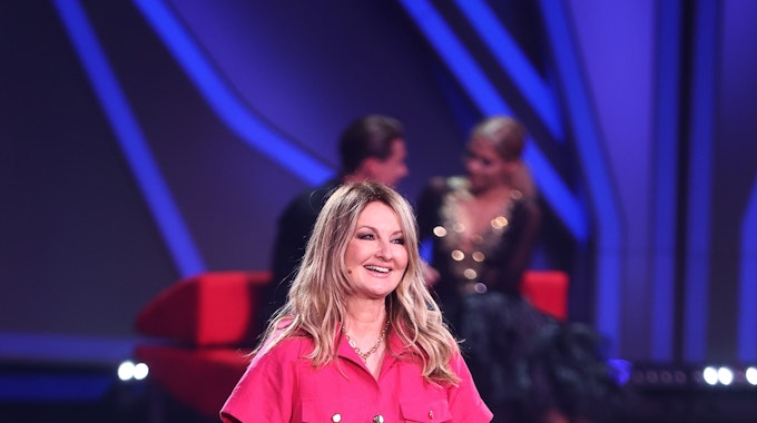 Frauke Ludowig, hier am 21.05.2021 im TV-Studio in Köln, steht bei der RTL-Tanzshow „Let's Dance“ auf der Bühne.