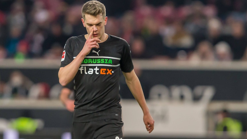 Matthias Ginter ist enttäuscht: Sein Team verlor am Samstagabend (5. März 2022) das Top-Spiel beim VfB Stuttgart mit 2:3.