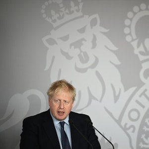 Boris Johnson, Premierminister von Großbritannien, gibt eine Pressekonferenz in der britischen Botschaft nach seinem Treffen mit dem polnischen Premierminister Morawiecki.