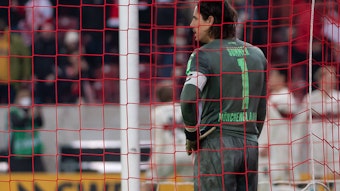 Frust bei Yann Sommer Borussia Mönchengladbach nach dem Tor zum 3:2 durch Sasa Kalajdzic VfB Stuttgart.