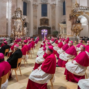 Bischöfe nehmen am Eröffnungsgottesdienst der Frühjahrs-Vollversammlung der Deutschen Bischofskonferenz in der Basilika von Vierzehnheiligen teil.