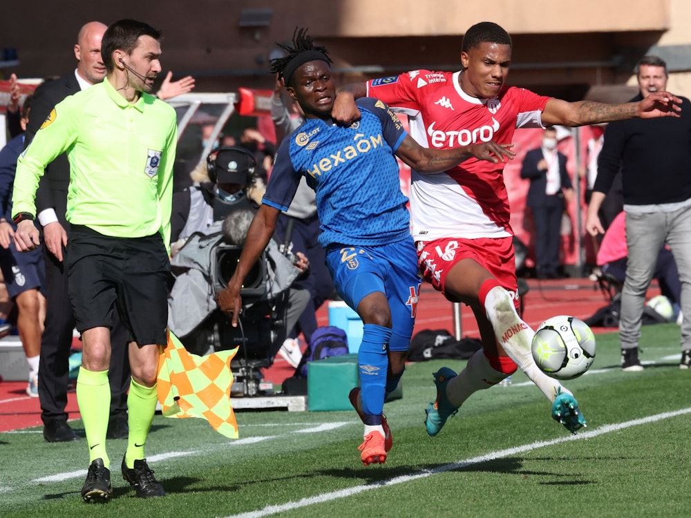 Ismail Jakobs spielt für die AS Monaco gegen Stade Reims.