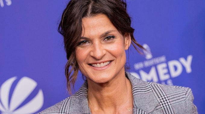 Marlene Lufen kommt über den Roten Teppich zur Verleihung des „Deutschen Comedypreises“ 2021.