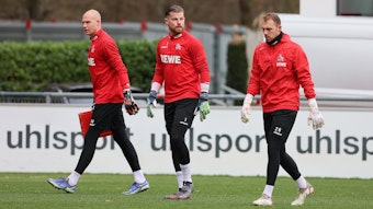 Matthias Köbbing trainiert beim 1. FC Köln mit Timo Horn und Marvin Schwäbe.