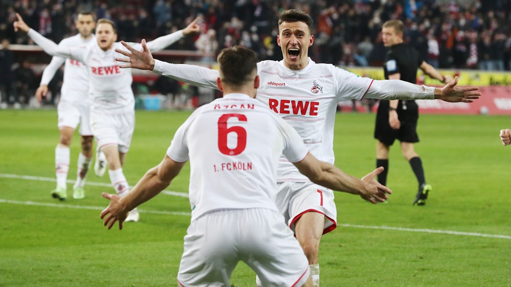 Dejan Ljubicic jubelt für den 1.FC Köln gegen Borussia Mönchengladbach.