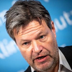 Robert Habeck (Bündnis 90/Die Grünen), Bundesminister für Wirtschaft und Klimaschutz, gibt eine Pressekonferenz.