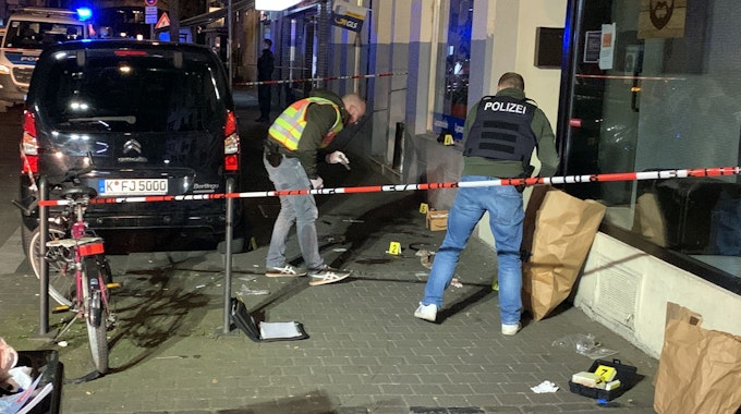 Am Donnerstagabend ist es an der Taunusstraße in Köln zu einer Schießerei gekommen. Die Polizei war im Großeinsatz.